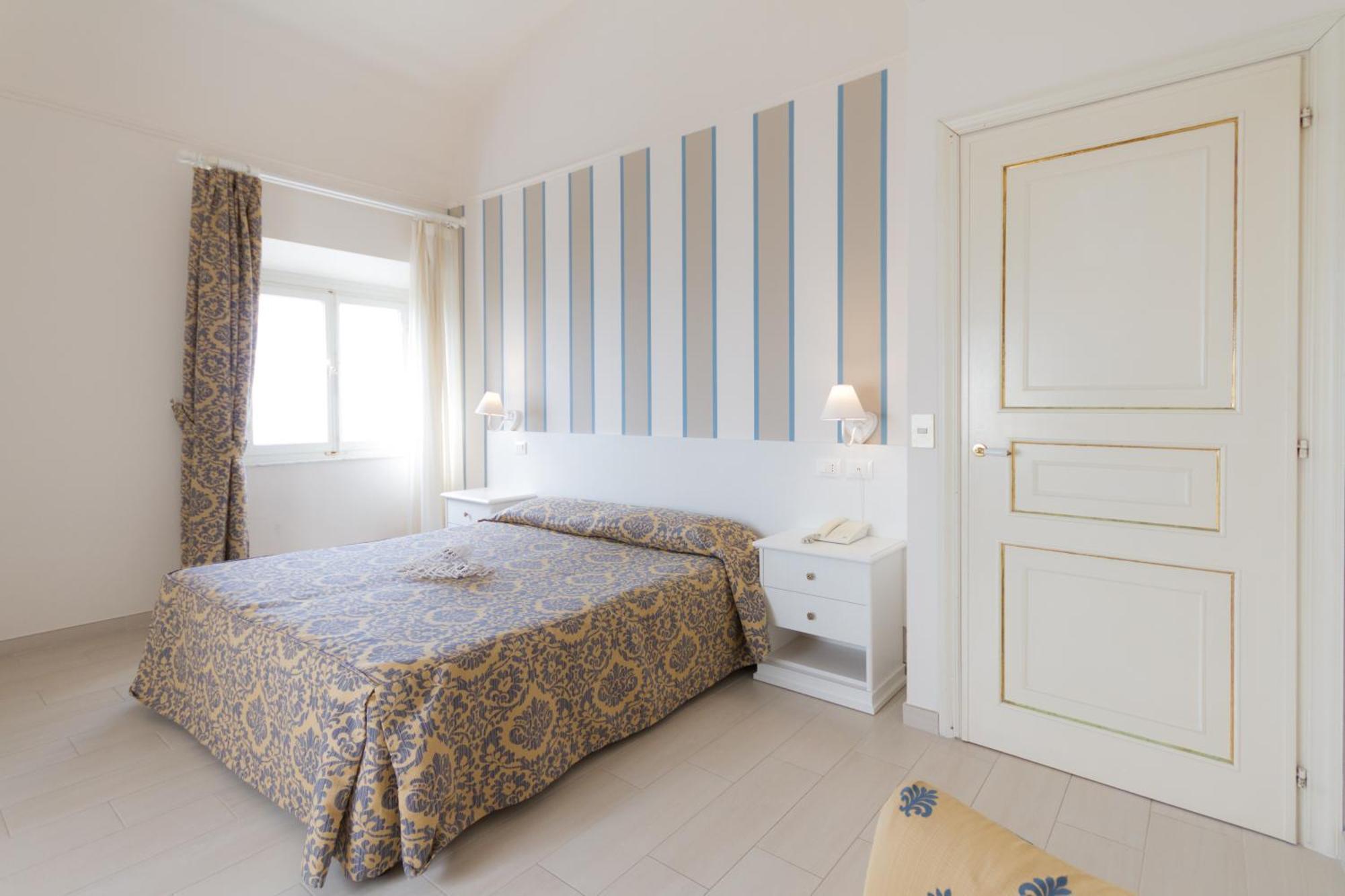 Villa Parisi Grand Hotel Castiglioncello Bilik gambar